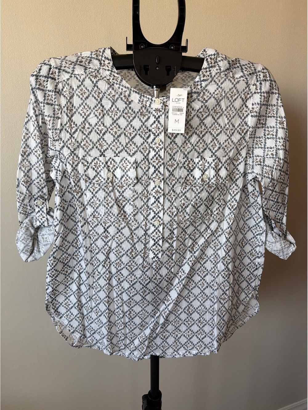 LOFT Women's Medium White and Navy Patterned Button-Up Blouse